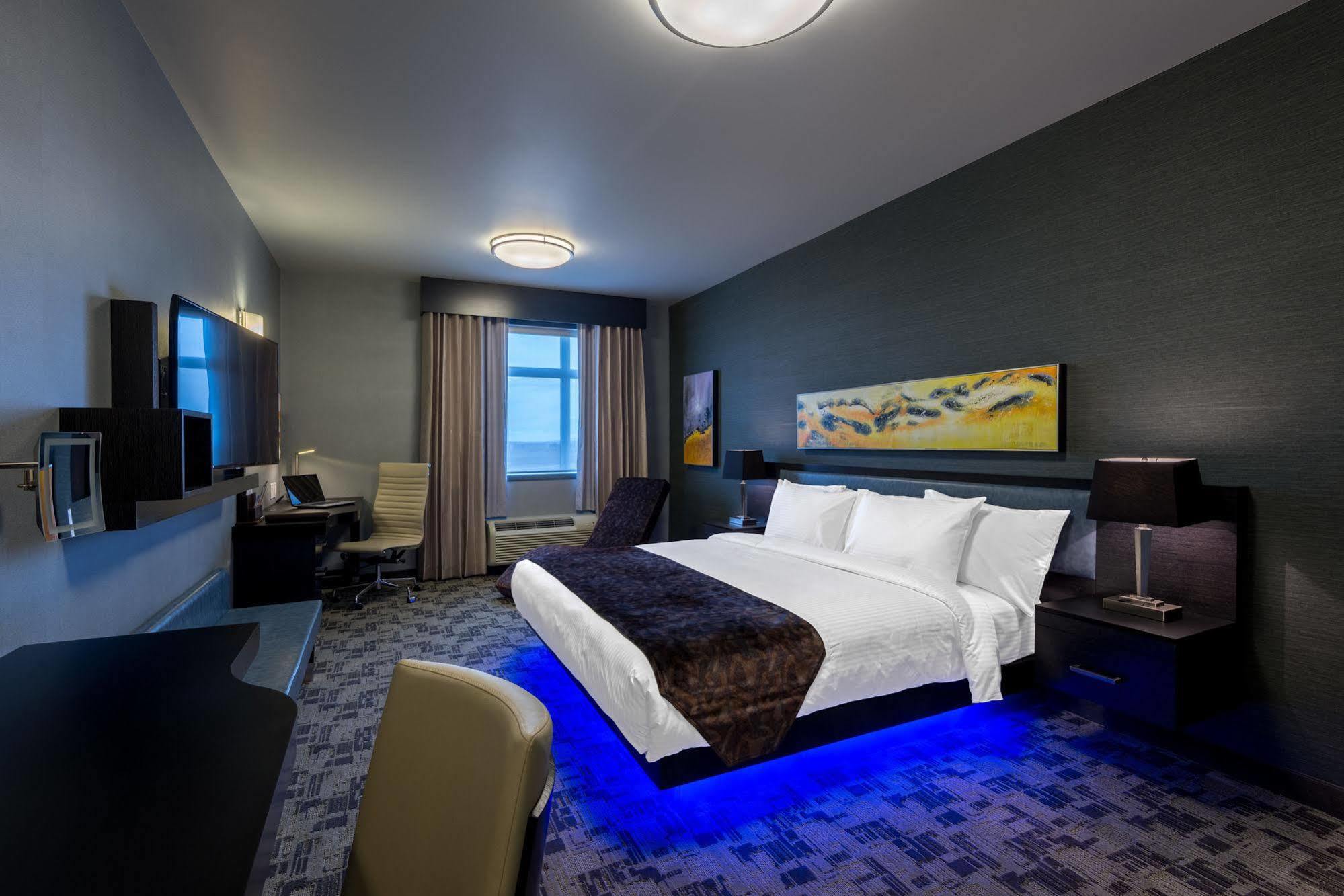 Clique Airport Hotel